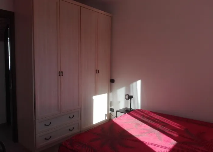 A Santy\'S House 1Piano-No Lift-Shuttle A Pagamento-Raggiungibile A Piedi Aeroporto-Fermata Bus Fiera Di Roma A 3 Minuti-Air Condiz Ed Extra Bed For A Fee A Pagamento
