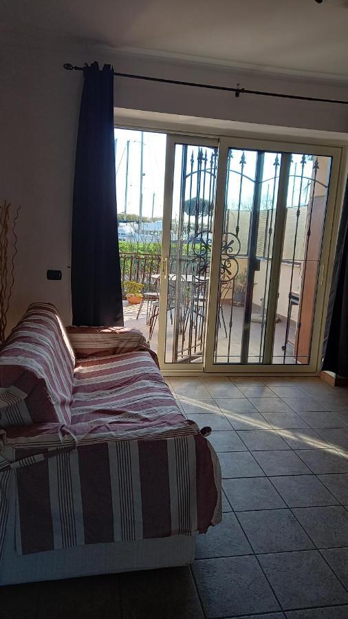 A Santy's House: Rome Budget Apartment