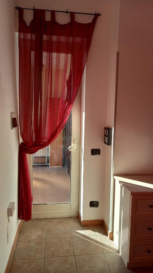 A Santy's House: Rome Budget Apartment Fiumicino