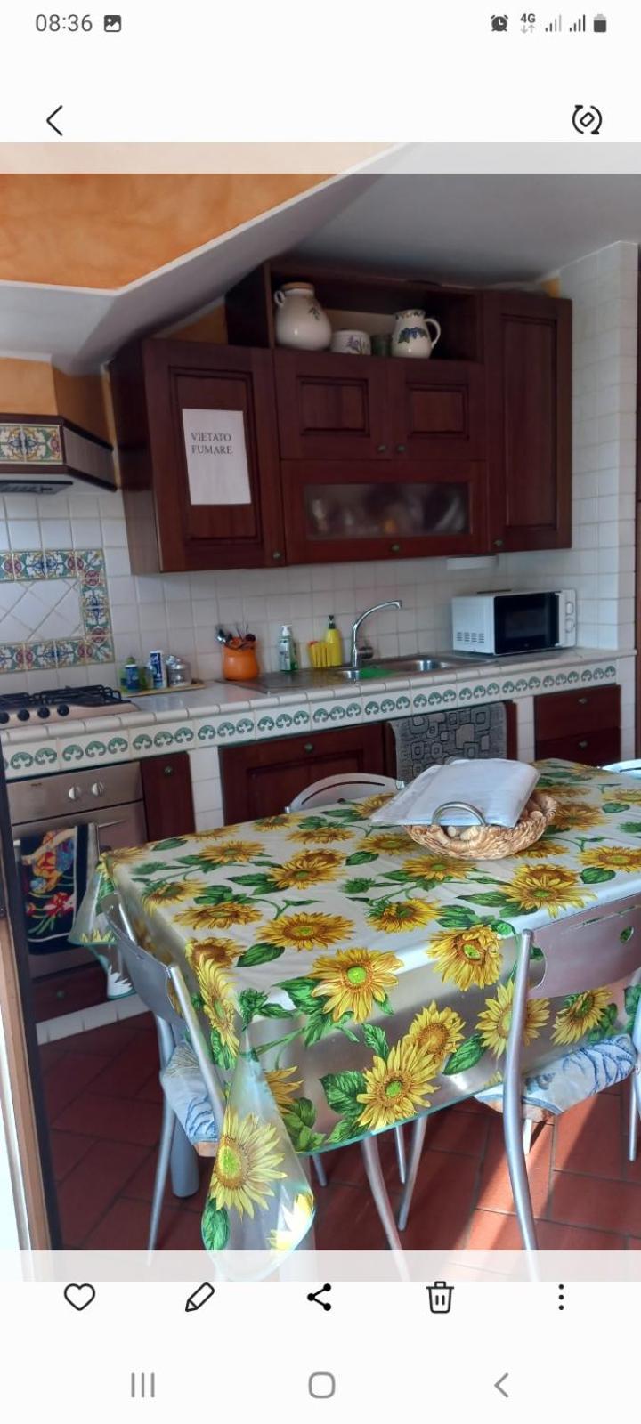 A Santy's House: Rome Budget Apartment